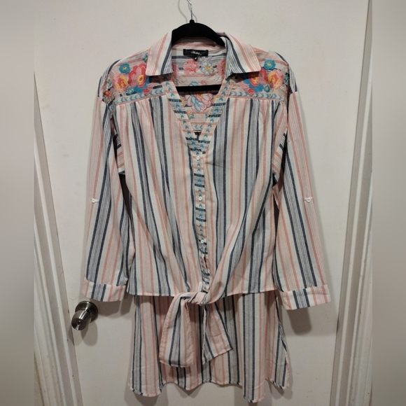 Andree By Unit Embroidered Multicolor Stripe Tie Front Long Back Hem Top L-Boho - Picture 1 of 7